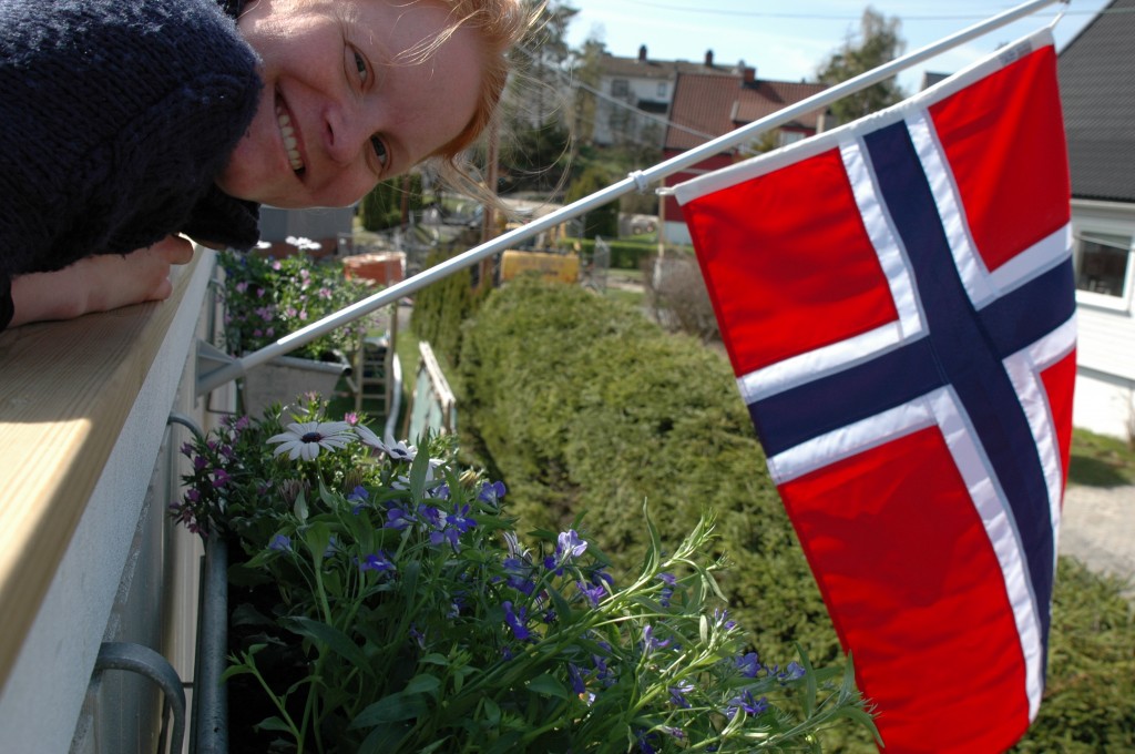 Vores nye flag og blomster